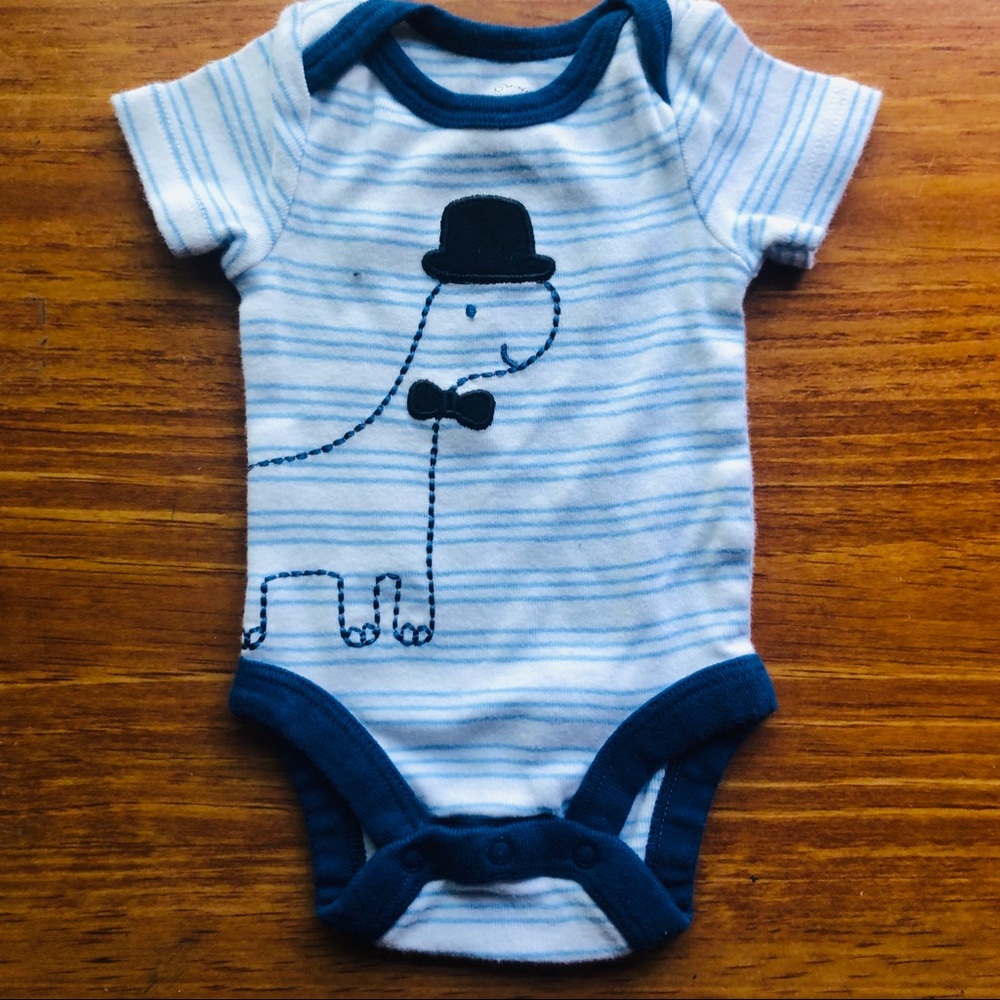 5/$15🔹NEWBORN top hat Dino onesie